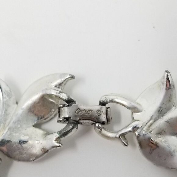 Vintage Coro White Enamel and Silver Tone Leaf Shaped Bracelet, Retro Estate - Picture 4 of 6